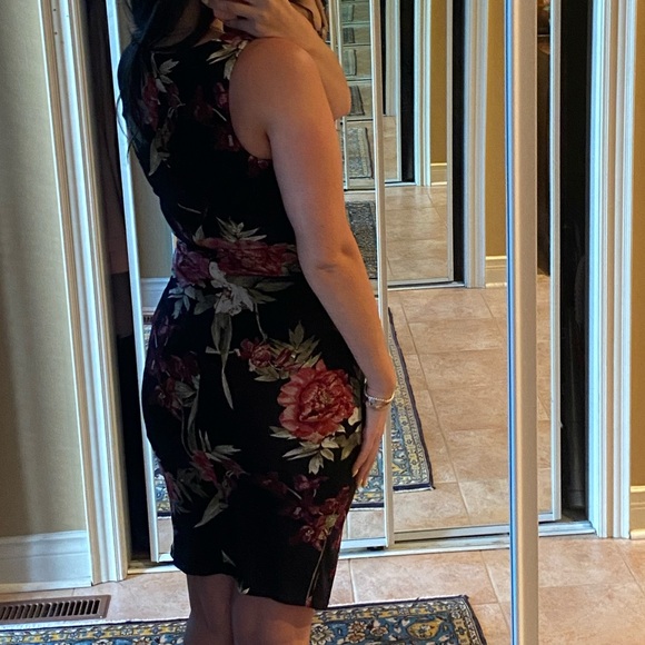 Le Chateau Black & Floral Dress 🖤💐 - Picture 4 of 6